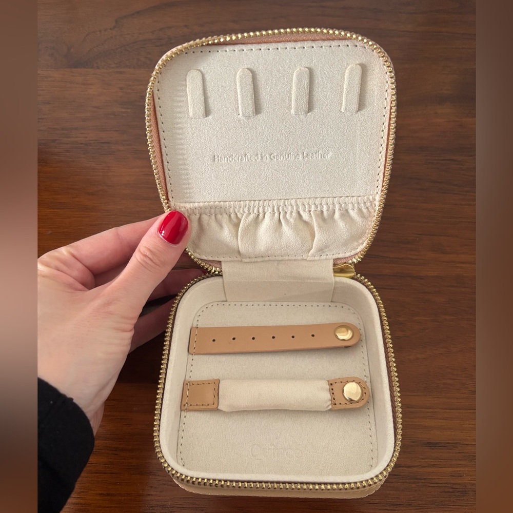 Quince Beige Travel Jewelry Case